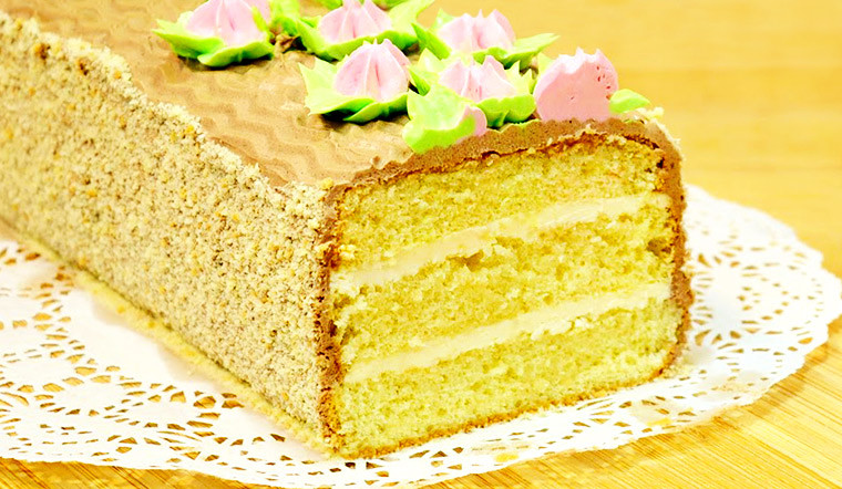 Бисквитный торт с кремом шарлотт «Сказка»