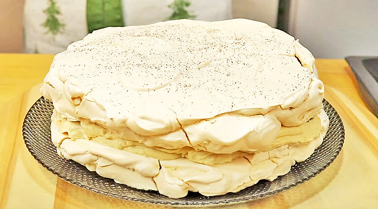 Меренговый торт со сливочным кремом «Дакуаз»