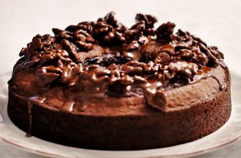 Шоколадный торт с заварным кремом «Вулкан»