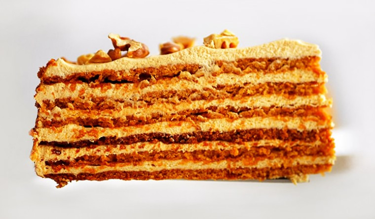 Медовый торт с орехами «Румынский»