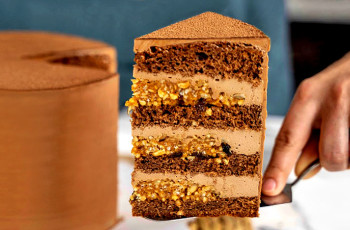 Шоколадный торт с воздушным рисом «Пикник»