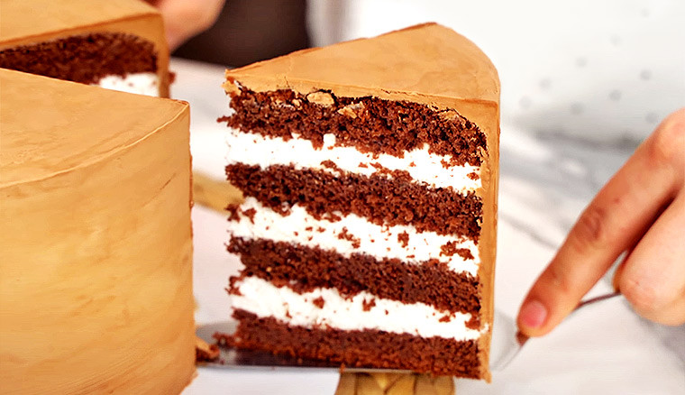 Шоколадный торт с белковым кремом «Милки Вэй»