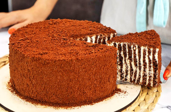 Шоколадно-медовый торт со сметанно-масляным кремом «Спартак»