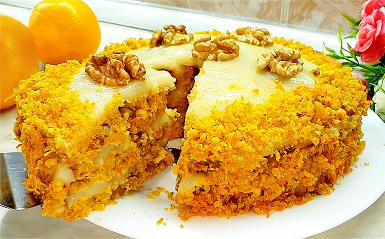 Постный морковный торт с орехами и апельсиновым кремом