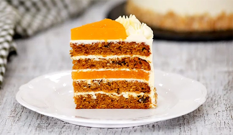 Морковный торт со сливочным кремом и мандариновым конфи