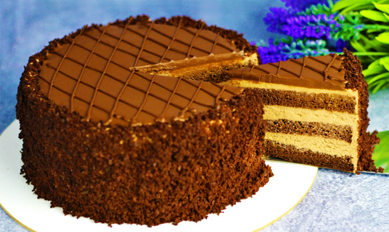 Венгерский шоколадный торт Добош с тонкими коржами из генуэзского бисквита