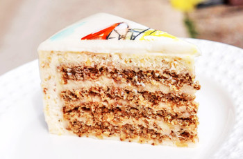 Муссовый торт с ореховыми коржами «Эстерхази»