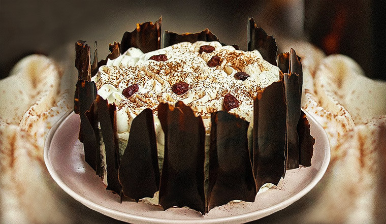 Шоколадно-вишневый торт «Черный лес»