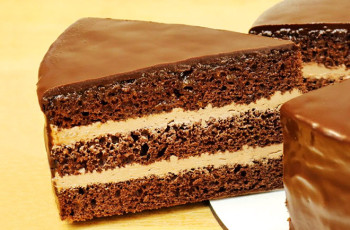 Шоколадный торт с пражским кремом «Прага»