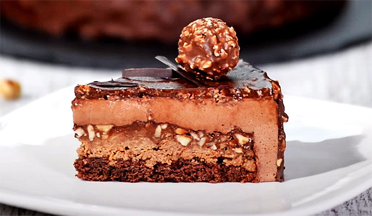 Шоколадный торт с орехами «Ферреро Роше»