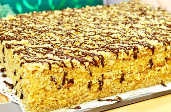 Медовый торт с орехами и карамельным кремом «Идеал»