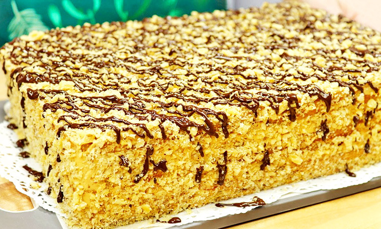 Медовый торт с орехами и карамельным кремом «Идеал»