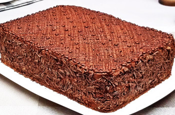 Шоколадный торт из печенья с ликером «Амаретто»