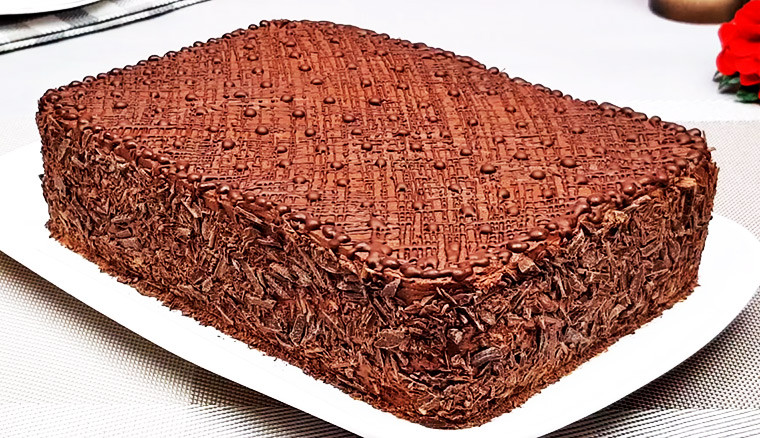 Шоколадный торт из печенья с ликером «Амаретто»