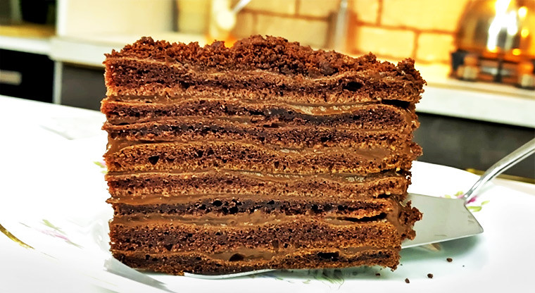 Здоровый веганский шоколадный торт (без глютена)