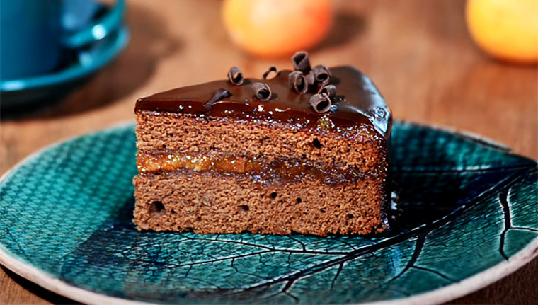 Шоколадный торт с абрикосовым джемом «Захер»