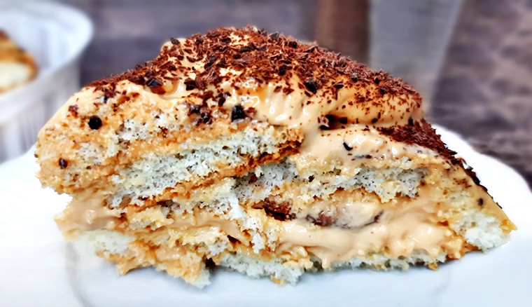 Торт со сметаной и сгущенкой: пошаговый рецепт простого десерта