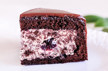 Шоколадный торт с вишней «Пряная вишня»