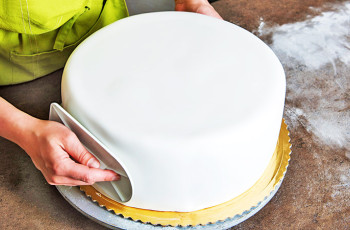 Крем для покрытия и выравнивания торта - подборка лучших рецептов